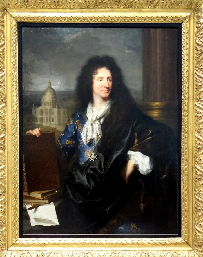 Portrait de Jules Hardouin-Mansart en manteau de velours bleu, le dôme des Invalides visible derrière lui, par Hyacinthe Rigaud